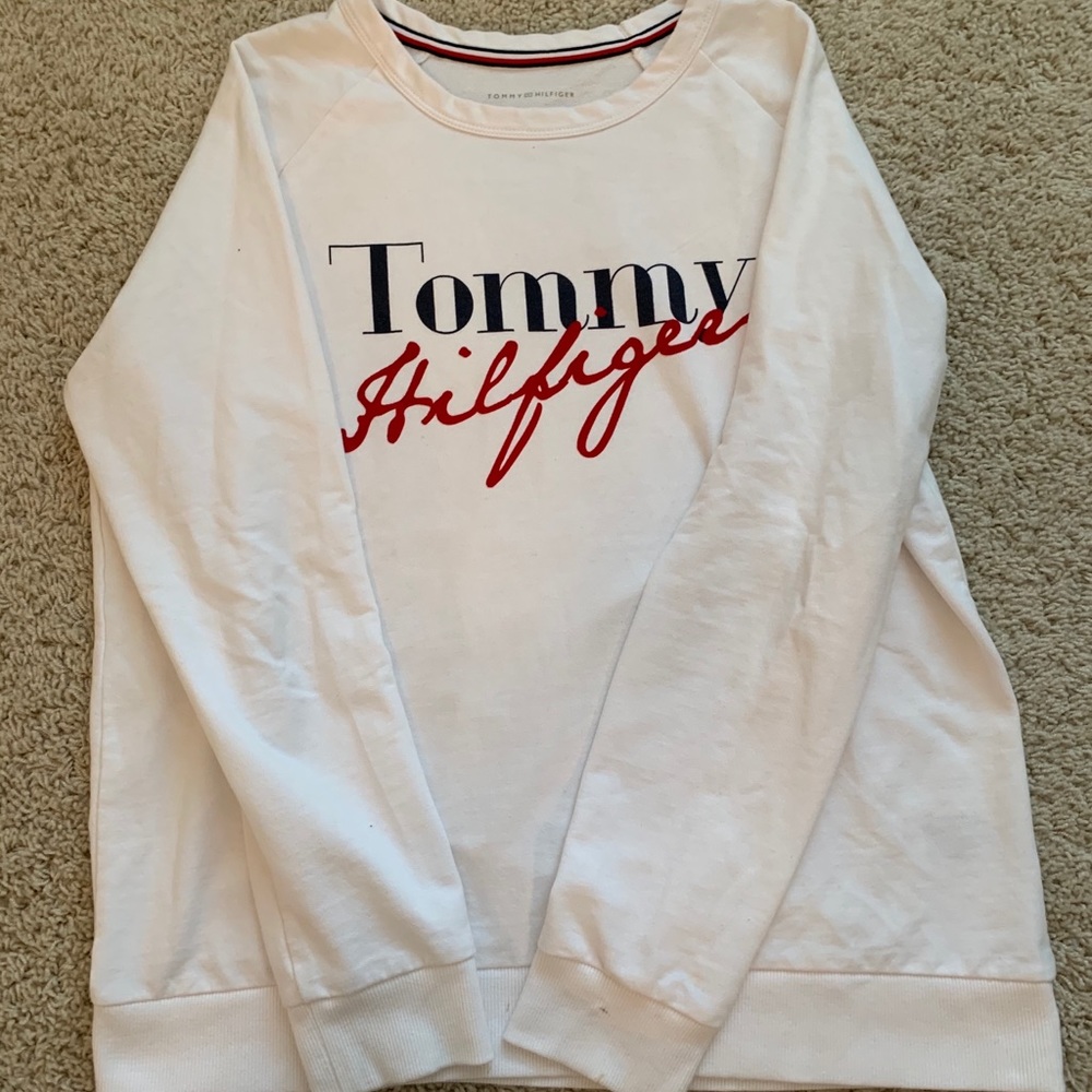 White Tommy Hilfiger sweatshirt